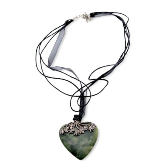 JC Walsh & Sons Ireland Sterling 925 Connemara Marble Shamrock Heart Necklace - Picture 3 of 8